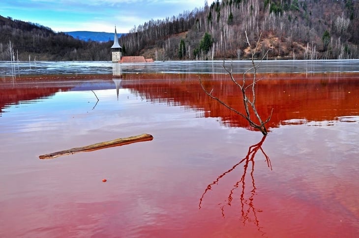 Corroding Landscapes: Environmental Liabilities in Mining